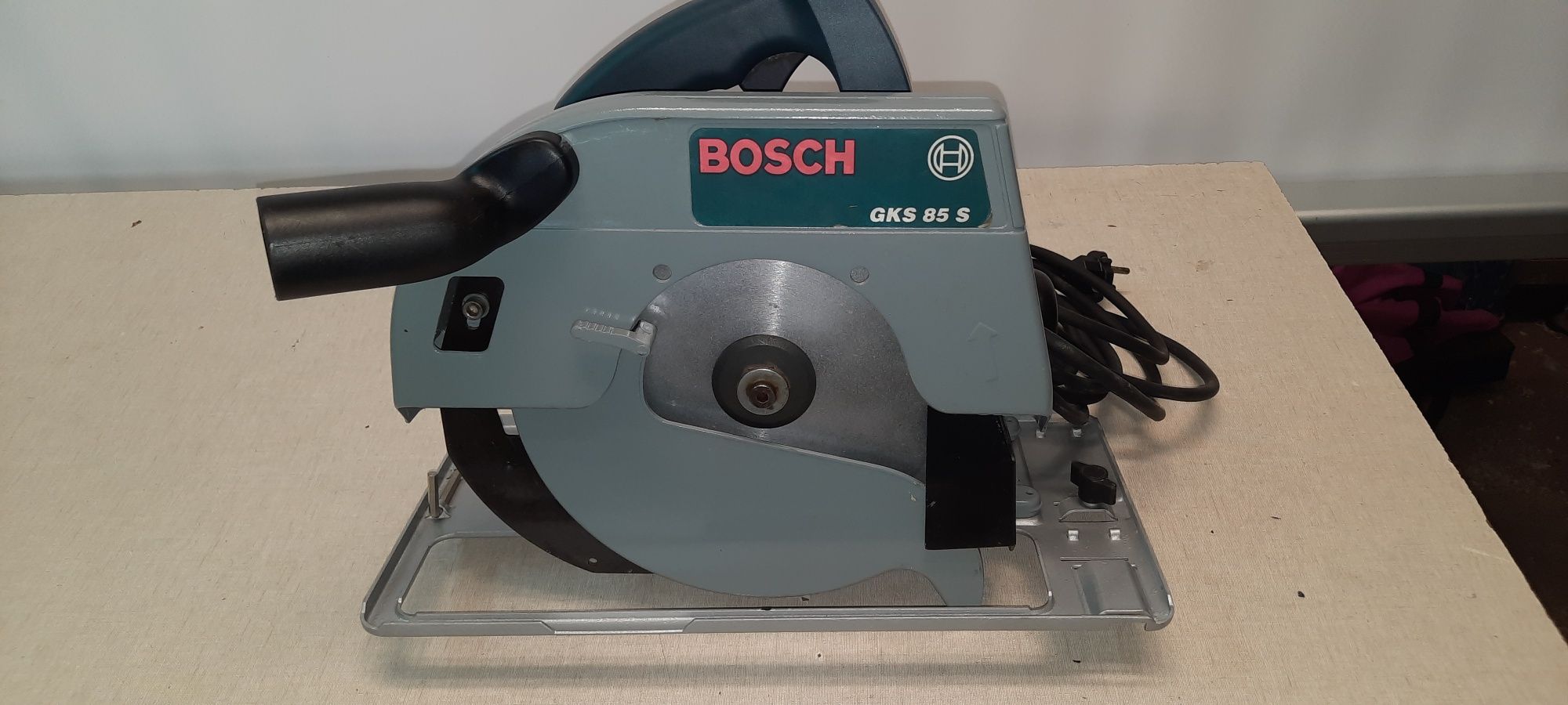 Serra circular BOSCH GKS 85 S linha profissional