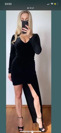 Czarna welurowa sukienka z przedłużanymi bokiem
