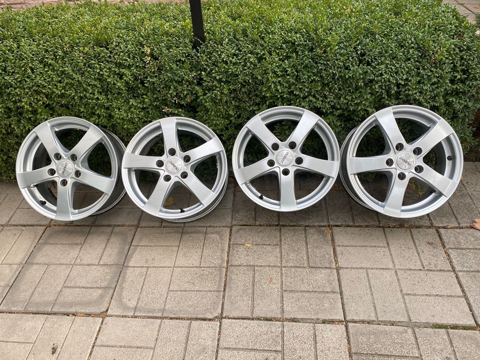 Продам комплект дисков   Skoda, Volkswagen,  DEZENT R 15