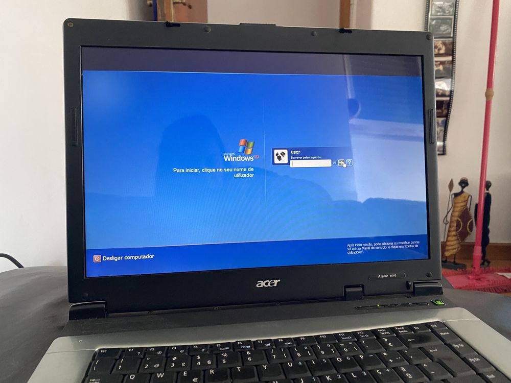 Portátil Acer ideal para peças, a funcionar, carregador novo