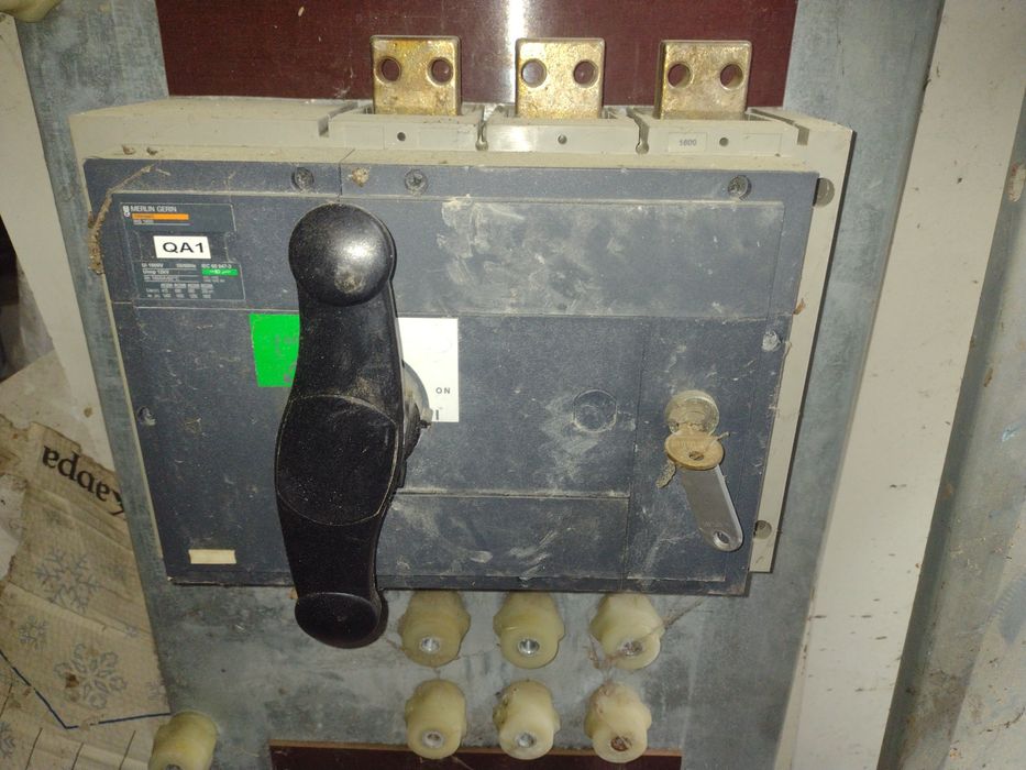 Rozłącznik wyłącznik 1600a Merin gerin ins 1600