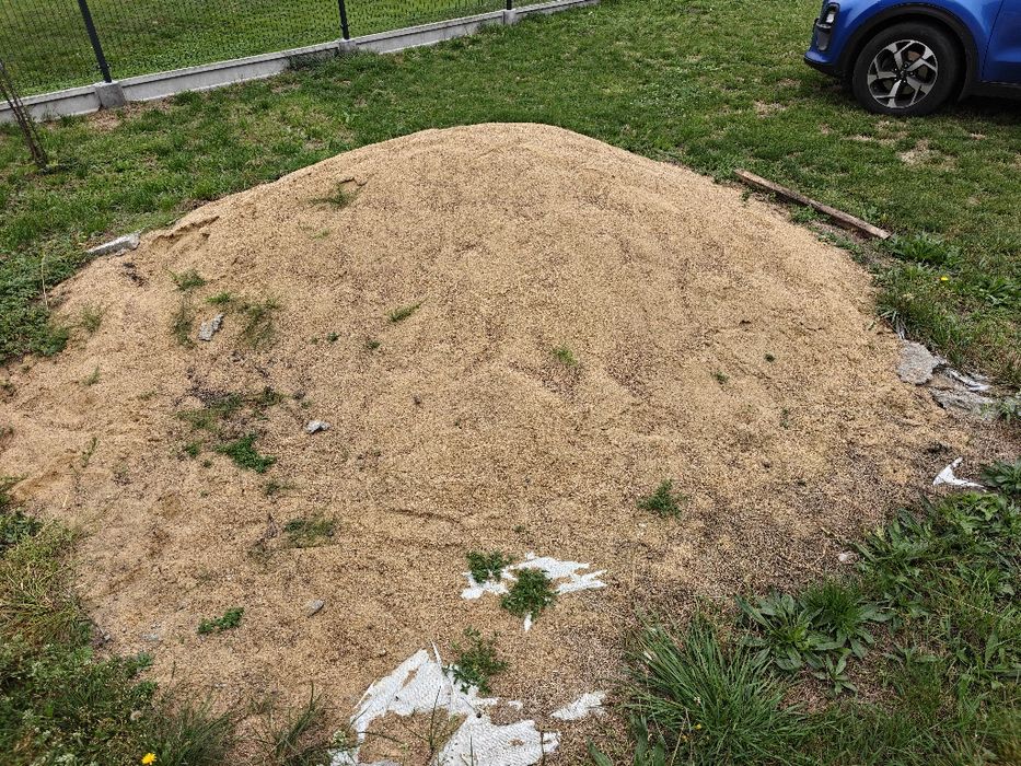 Piasek po budowie