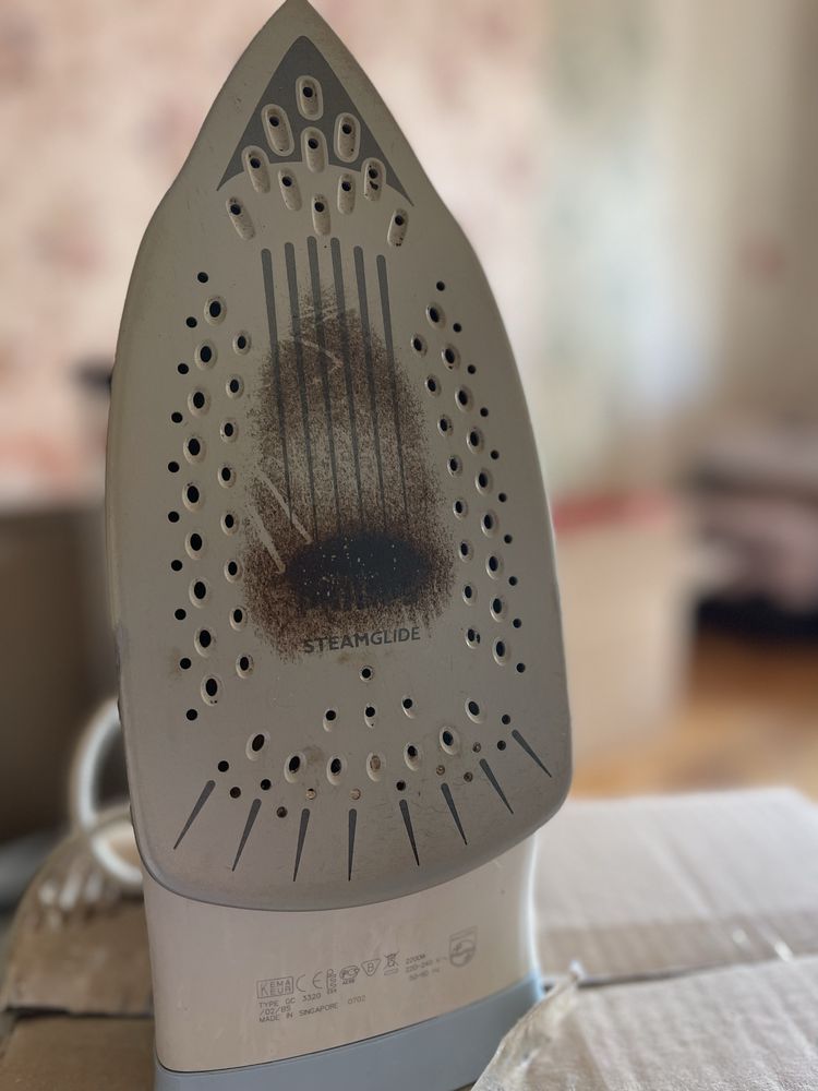 Праска Philips GC 3320