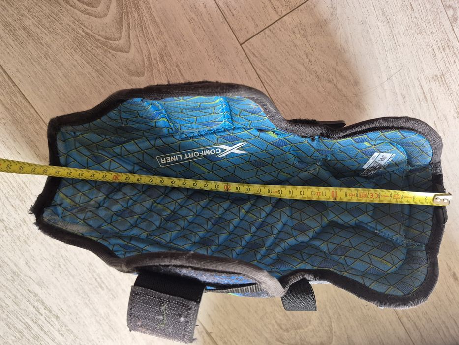 Nagolenniki hokejowe Bauer X INT – 11 cali, dobry stan