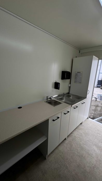 Przyczepa gastronomiczna 3,5m czarna 2025