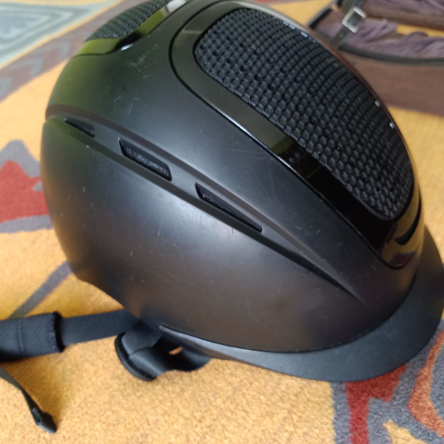 Kask jeździecki HKM , Rozmiar 53-55 S . Używany. Czysty.