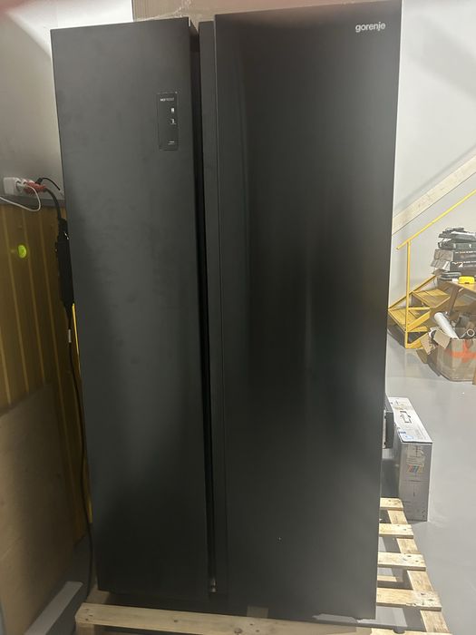 Холодильник з морозильною камерою Gorenje NRR9185EABXL