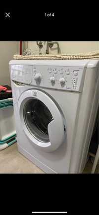 Máquina de Lavar Roupa Indesit