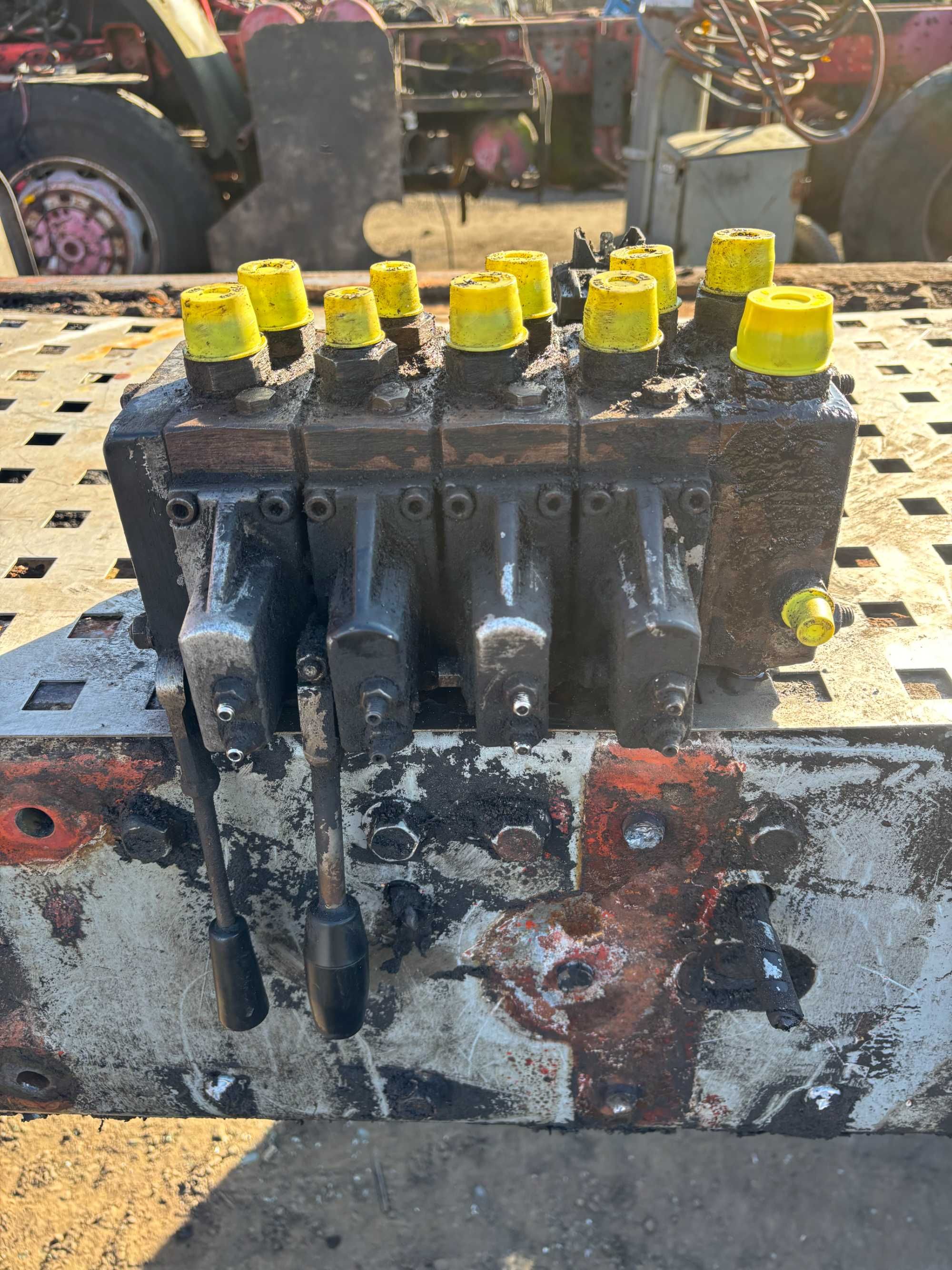 Rozdzielacz hydrauliczny Danfoss 4 sekcyjny HDS