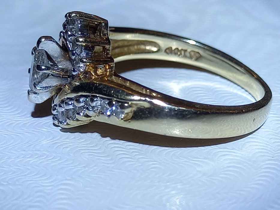 Золотое кольцо с натуральными бриллиантами