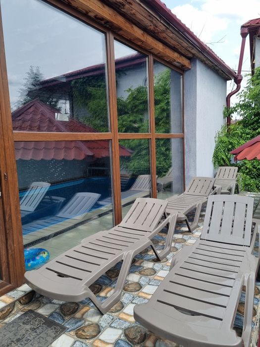 Будинок з великим критим басейном для Вас!