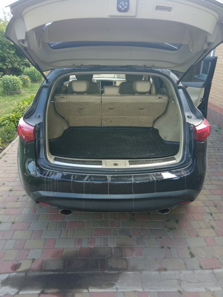 Infinity FX35 друге покоління семиступка автомат