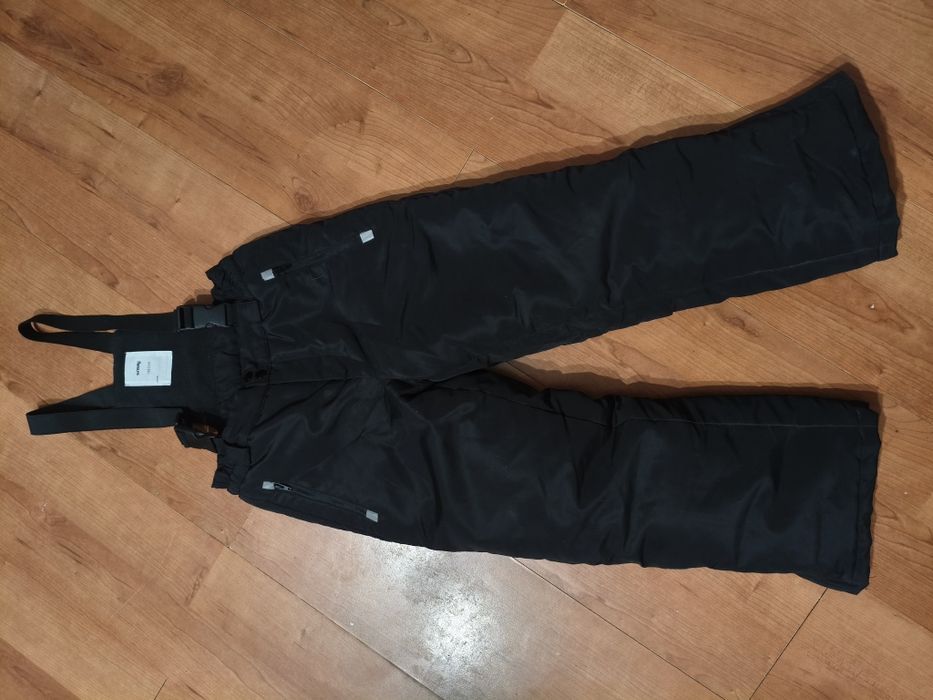 Sprzedam spodnie narciarskie rozmiar 128