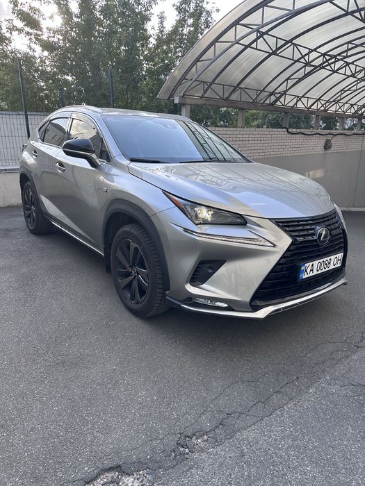 Легковой автомобиль Lexus NX 2021 року
