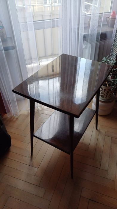 Stolik drewniany pod telewizor