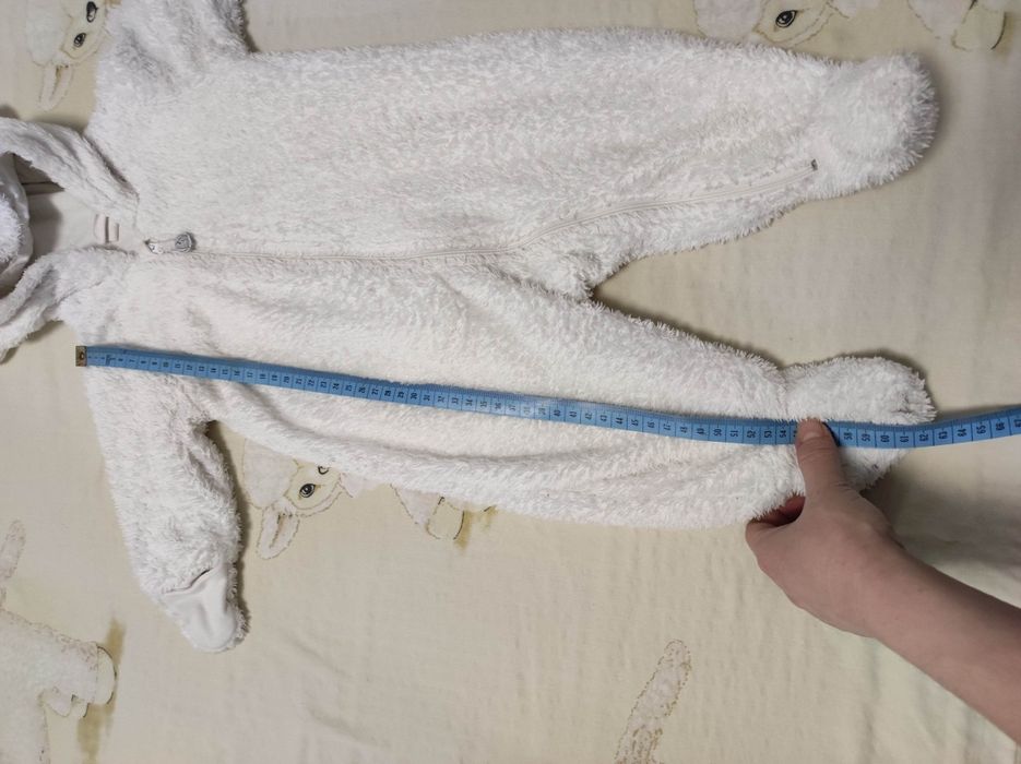 Kombinezon niemowlęcy z H&M w rozmiarze 68