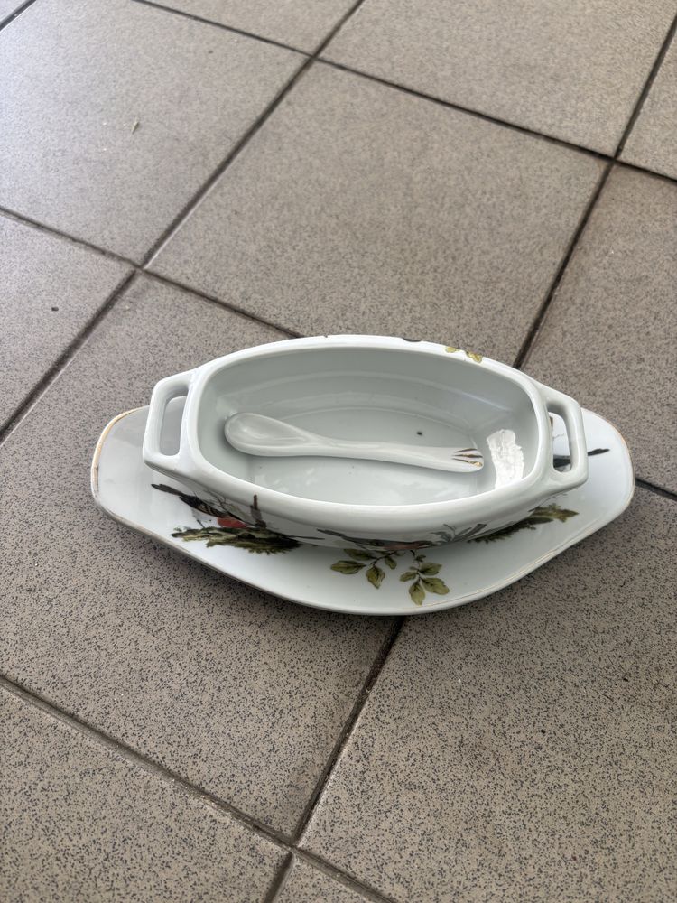 Terrina em porcelana