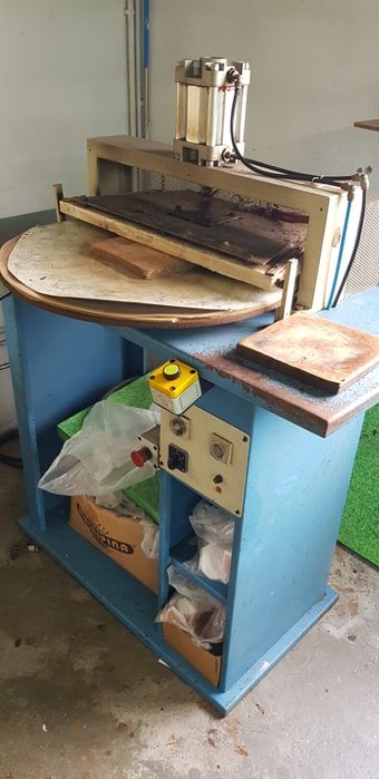 Máquina de colar tela