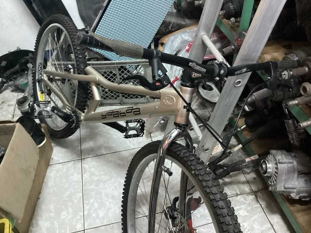 Bicicleta de trial Yaabaa nova.