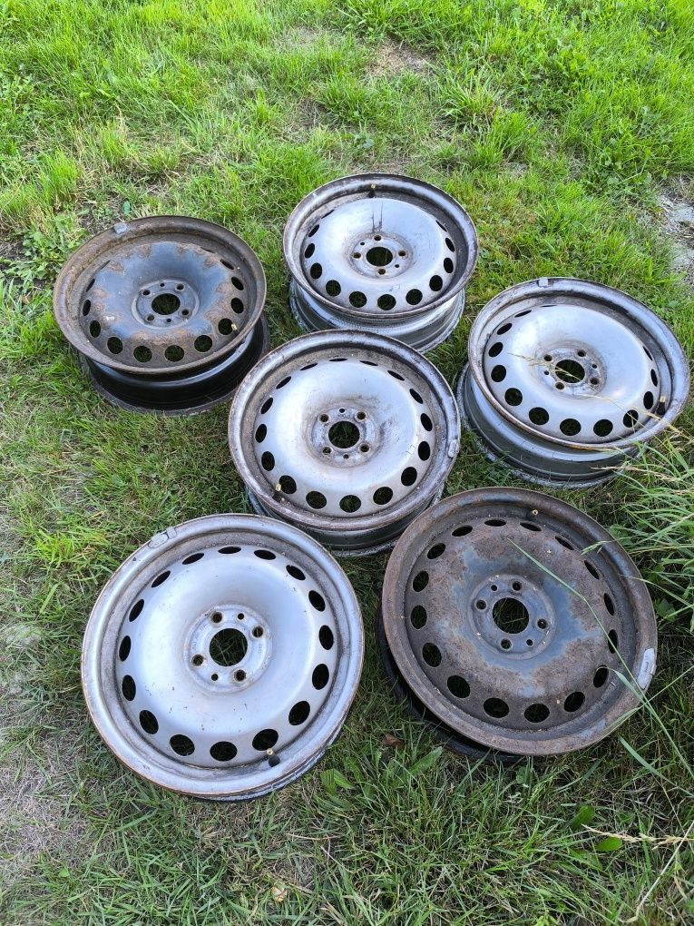 Felgi stalowe  R 15 Fiat Doblo i inne 4 sztuki plus  4 śruby 2 felgi g