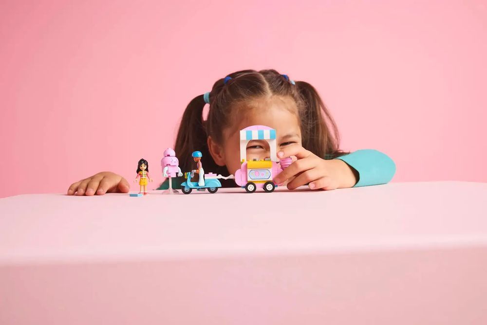 Klocki Lego Friends Stoisko z watą cukrową i skuter 110 elementów