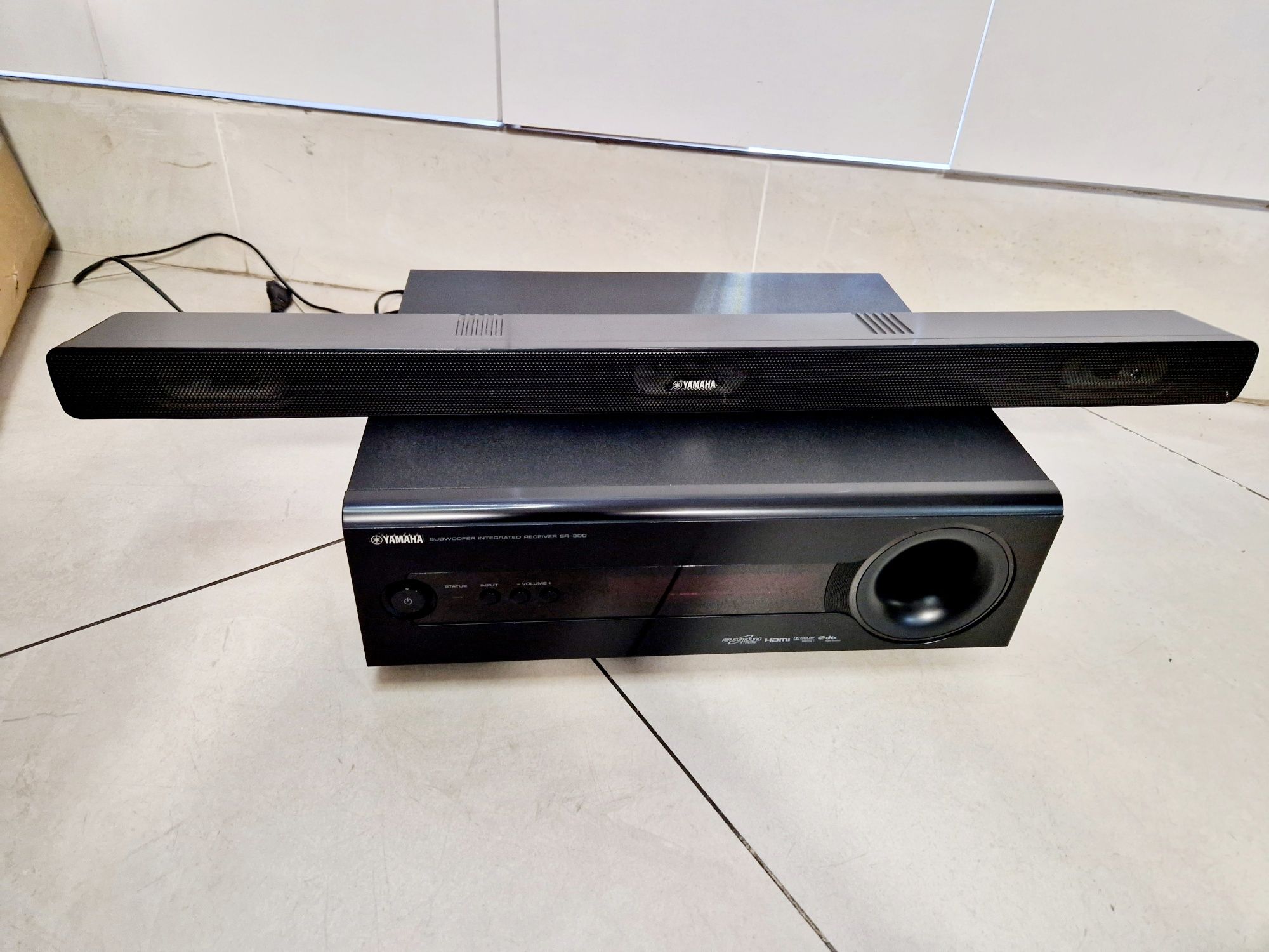 Subwoofer, Amplituner Yamaha SR300
