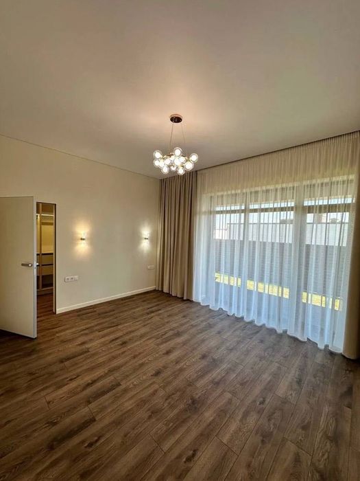 Новий будинок у престижному котеджному містечку