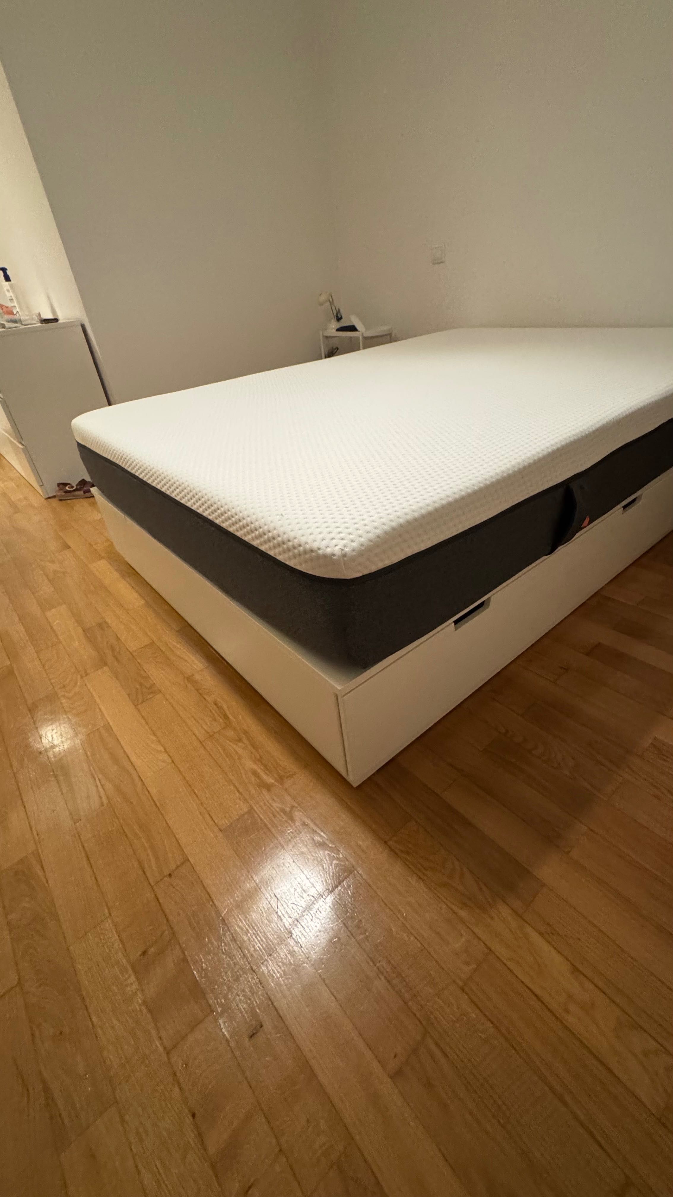 Cama com arrumação + colchão EMMA 140x200cm