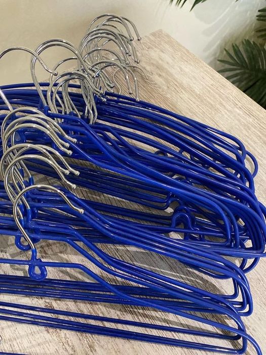 Conjunto de 34 cabides anti derrapante a + acessório