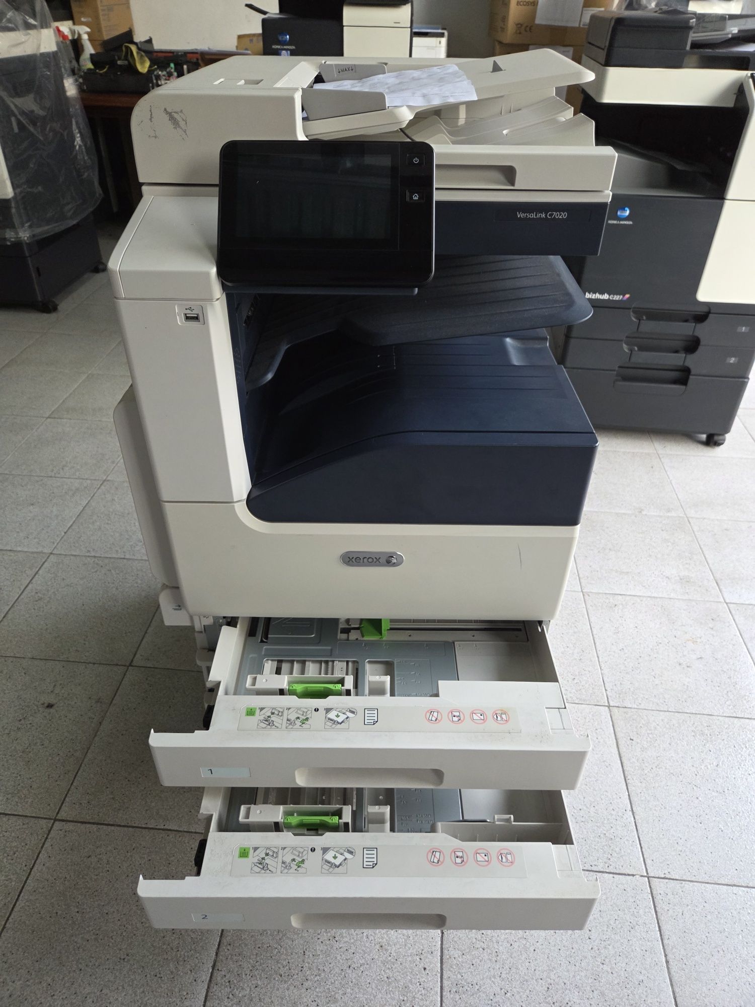 Impressora Multifunções Xerox Versalink C7020
