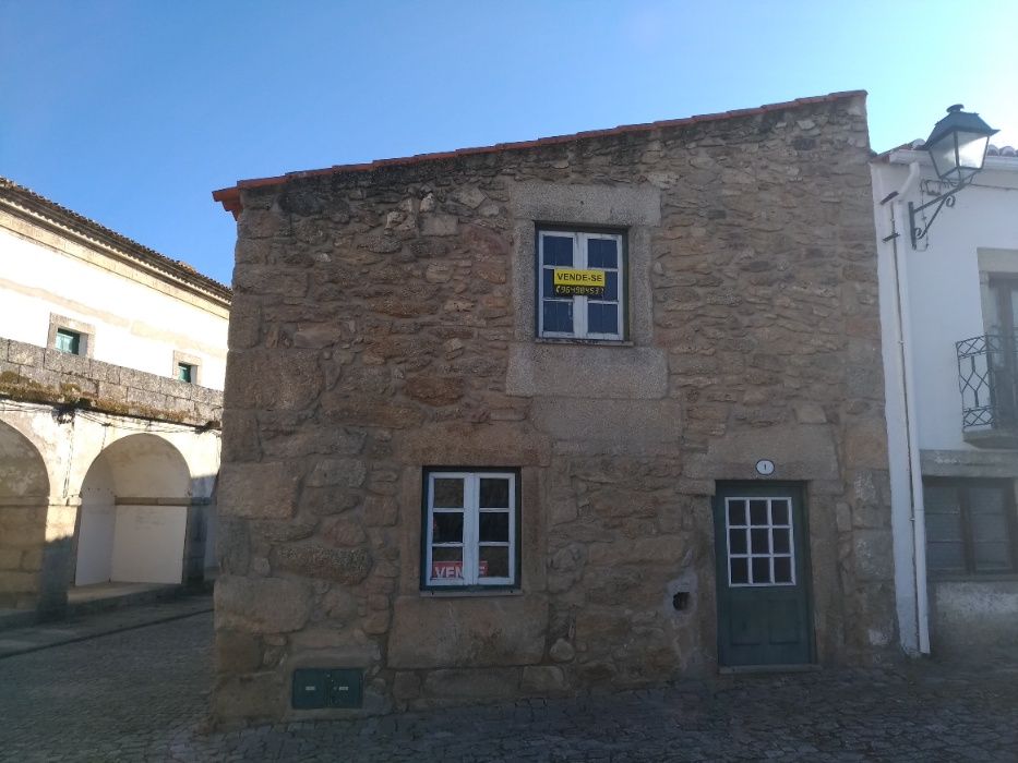 Casa no centro histórico da vila de Almeida