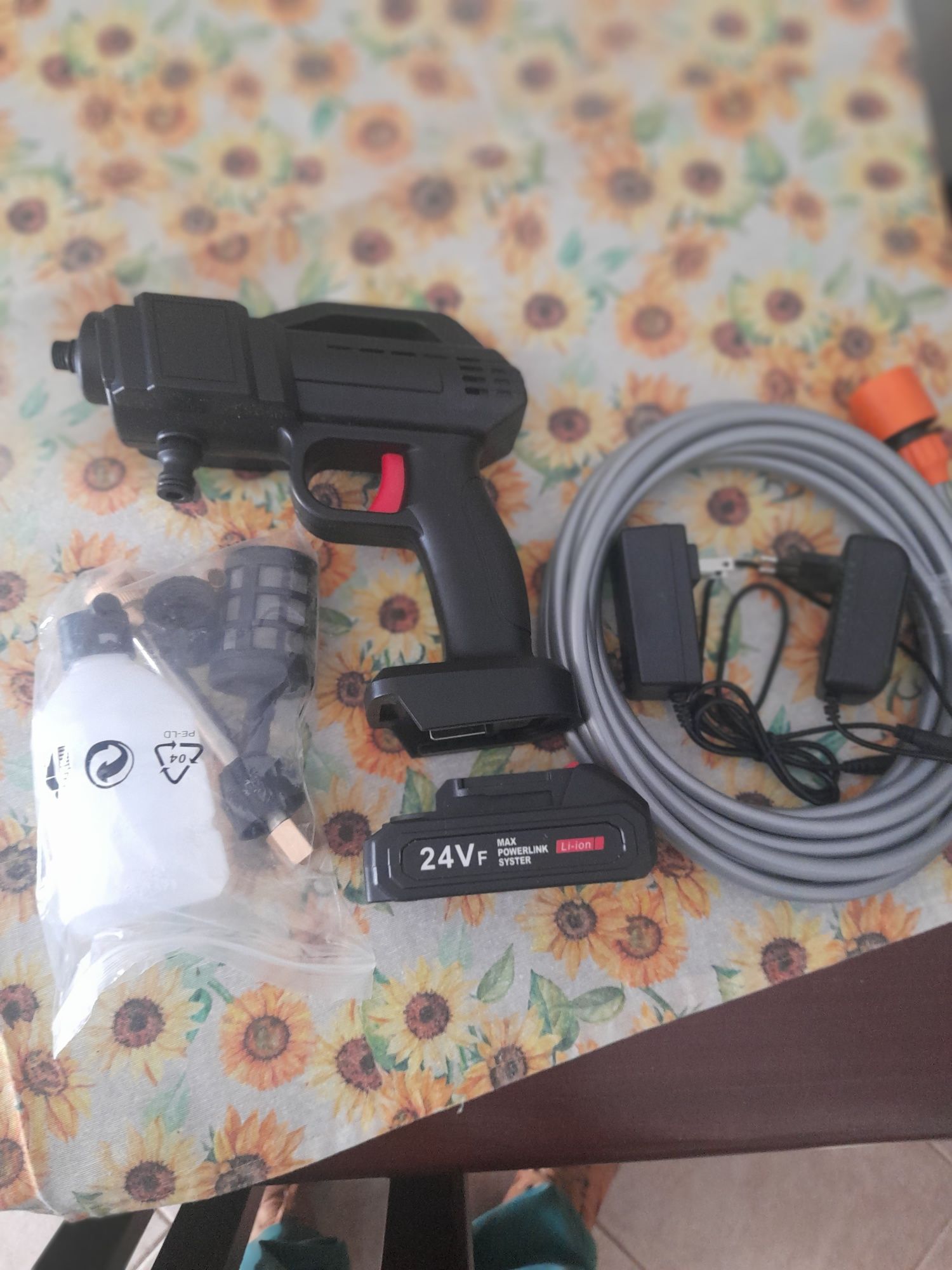 Vendo pistola a bateria de lavagem nova