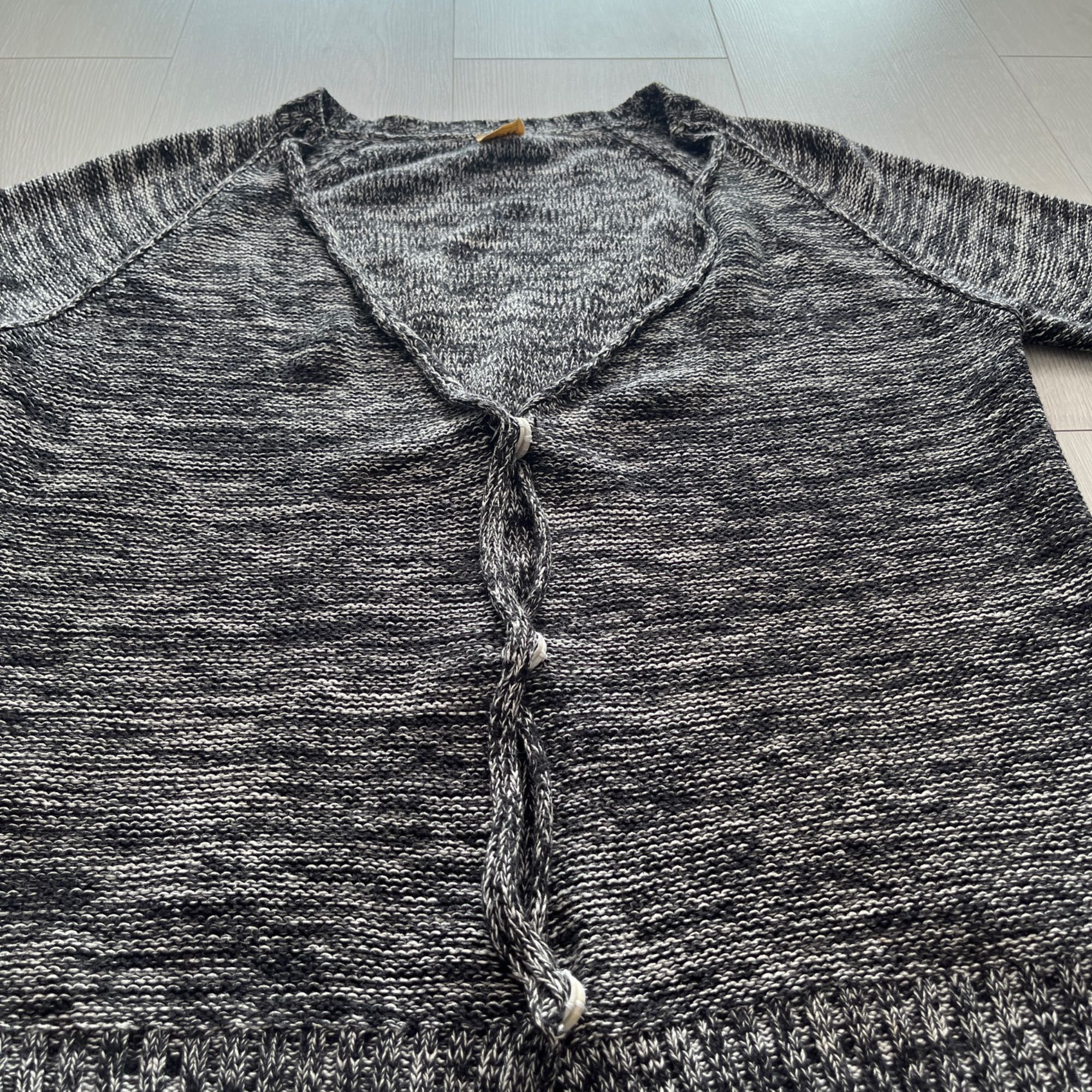 Сірий светр-кардиган