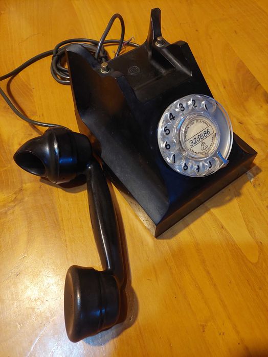 Telefone fixo de final dos anos 50 sec. 20. Baquelite preto. AEP 332