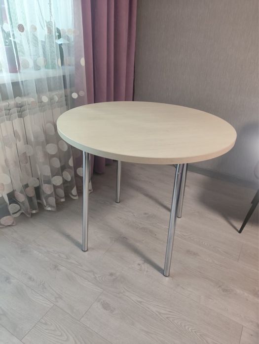 Продам круглый стол 90 см.