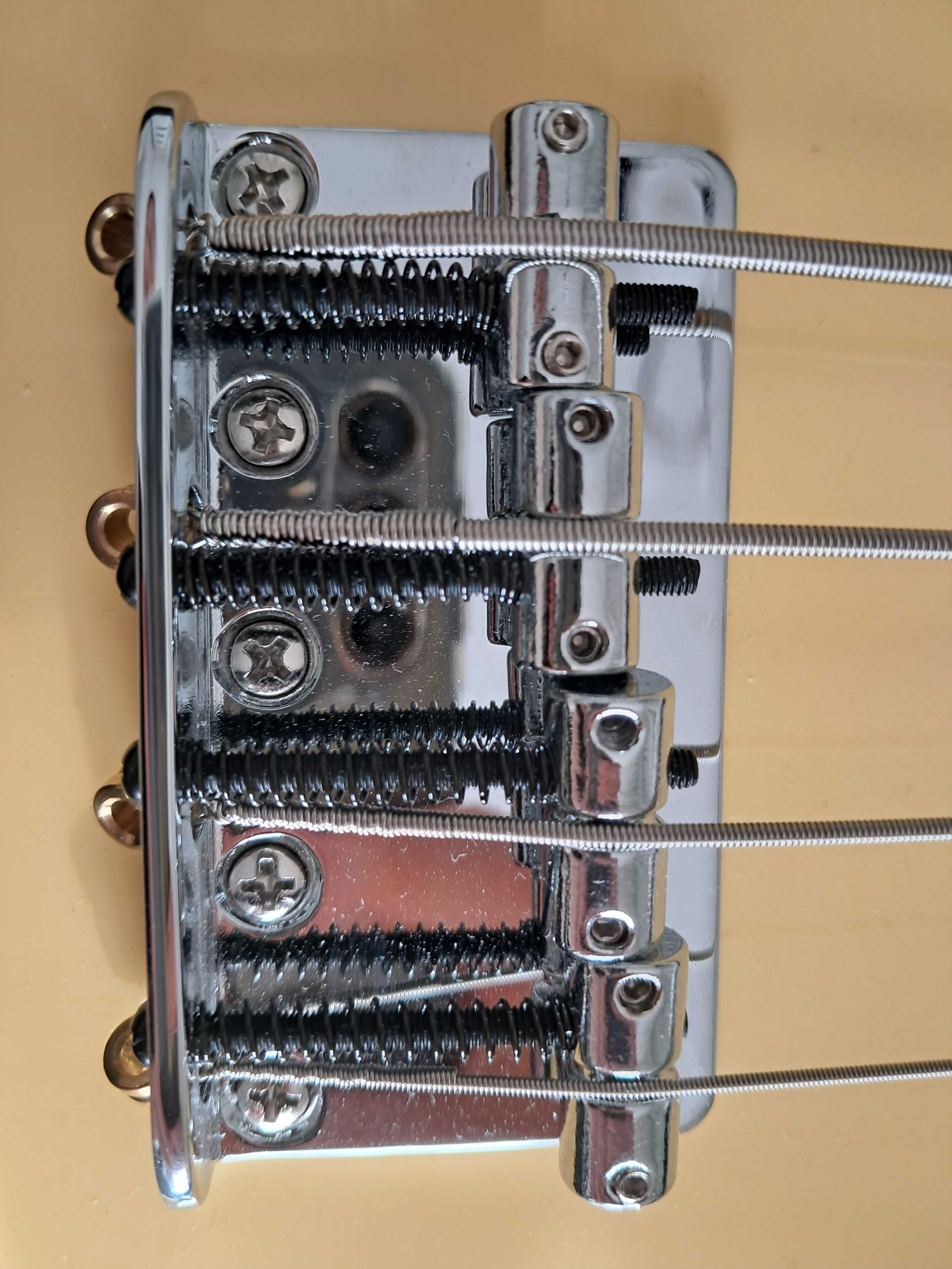 Sprzedam gitarę basową Fender Player Precision Bass MN BCR