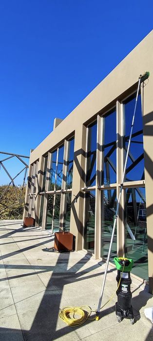 Limpeza de vidros até 8 metros de altura