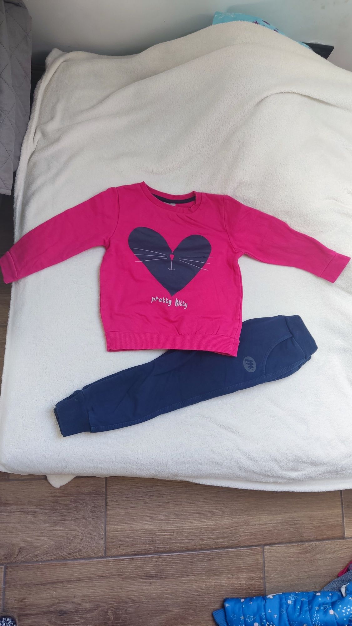 Komplet bluza i spodnie 104 dla dziewczynki