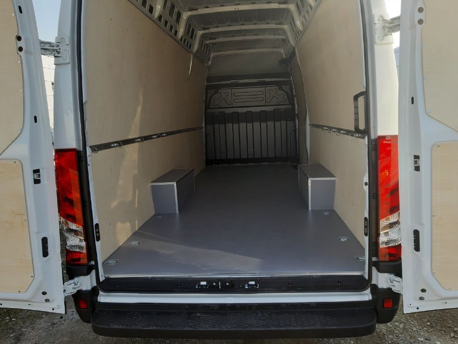 Iveco Daily L4H2 zabudowa przedziału ładunkowego