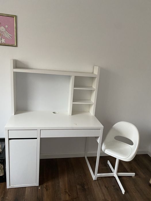 Biurko i krzesło biurkowe