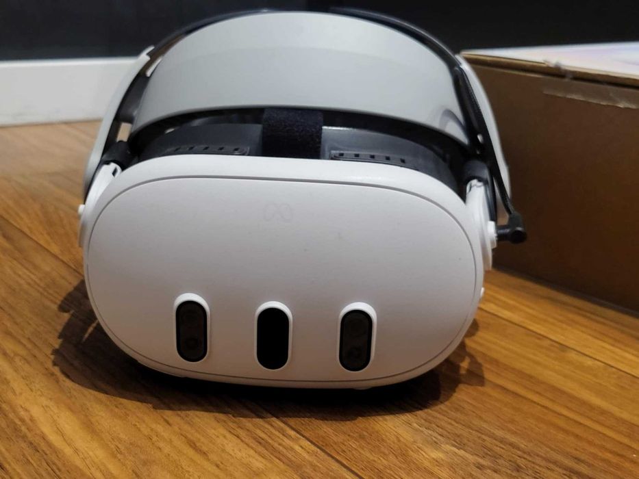 Meta Quest 3 + akcesoria (BOBOVR pasek, powerbank, osłonki, nakładki)