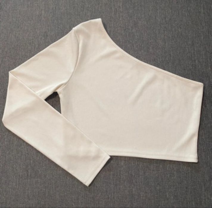 bluzka z wyciętym ramieniem na długi rękaw