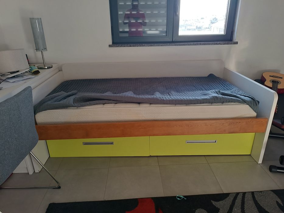 Mobília de Quarto - Cama Solteiro + Secretária