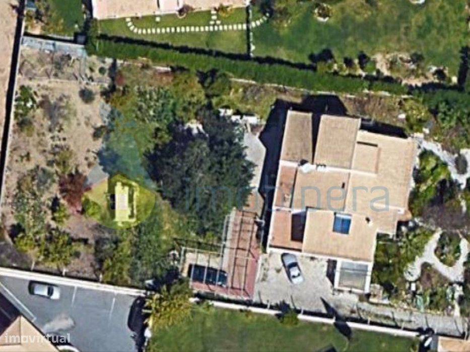 Moradia V5 Com Piscina Coberta