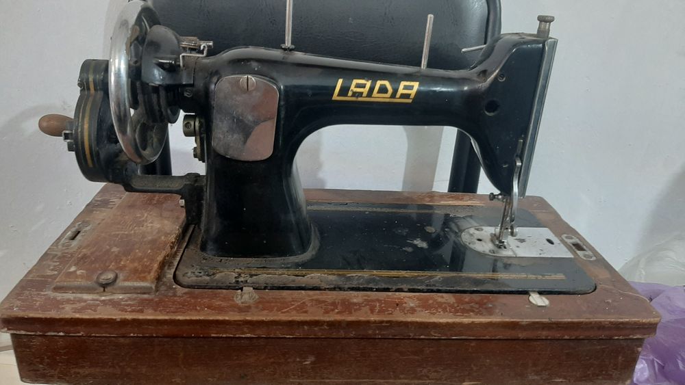 Швейная машинка Lada