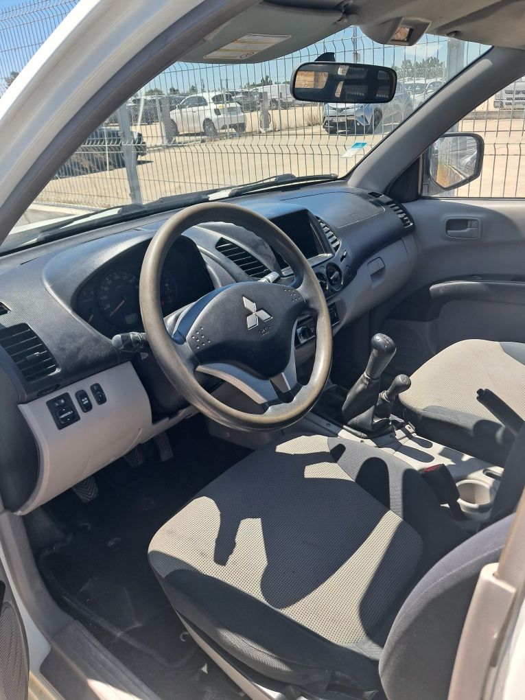 Carrinha MITSUBISHI L200