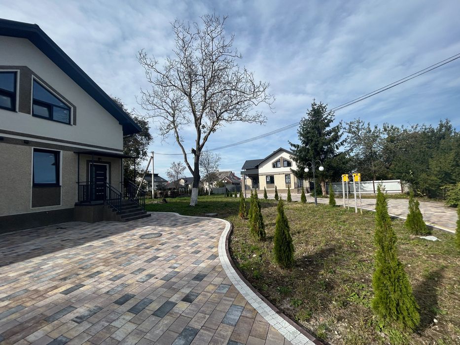 Продаж будинку - передмістя   Львова с. Зимна Вода 185 м2. Діл 8 сот.