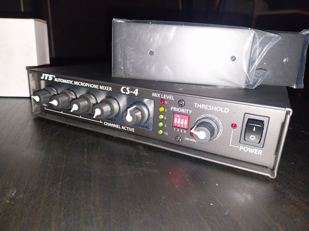 JTS CS-4 Automatic Microfone Mixer 4 inputs