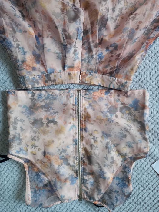 Святковий жіночий  костюм