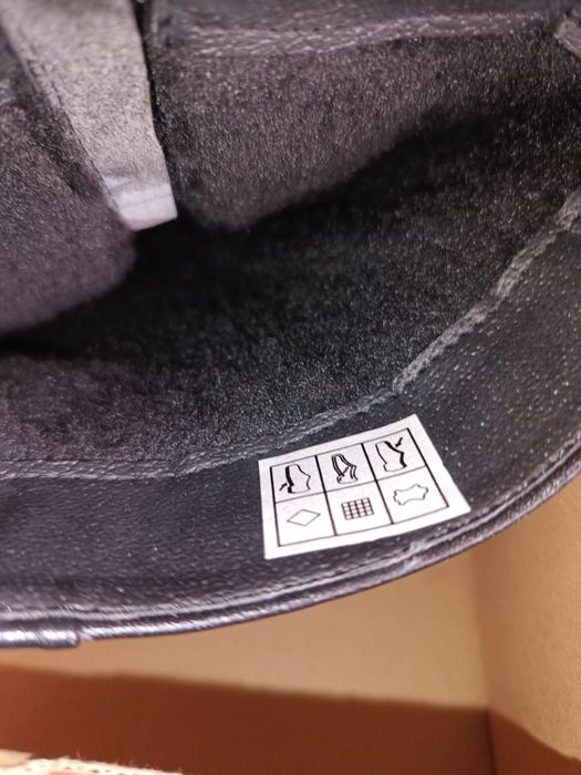 Nowe skórzane kozaki 38